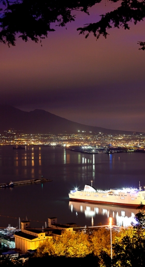 Living Naples at night: unrepeatable experience.